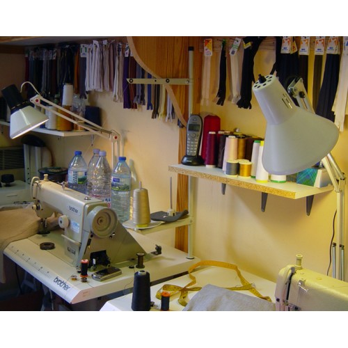 Détails : MARYLEN RETOUCH' chez MARYLEN Cahors, atelier de retouche de vêtement, réparation de vêtements, ourlets, recoupe, chez MARYLEN à Cahors
